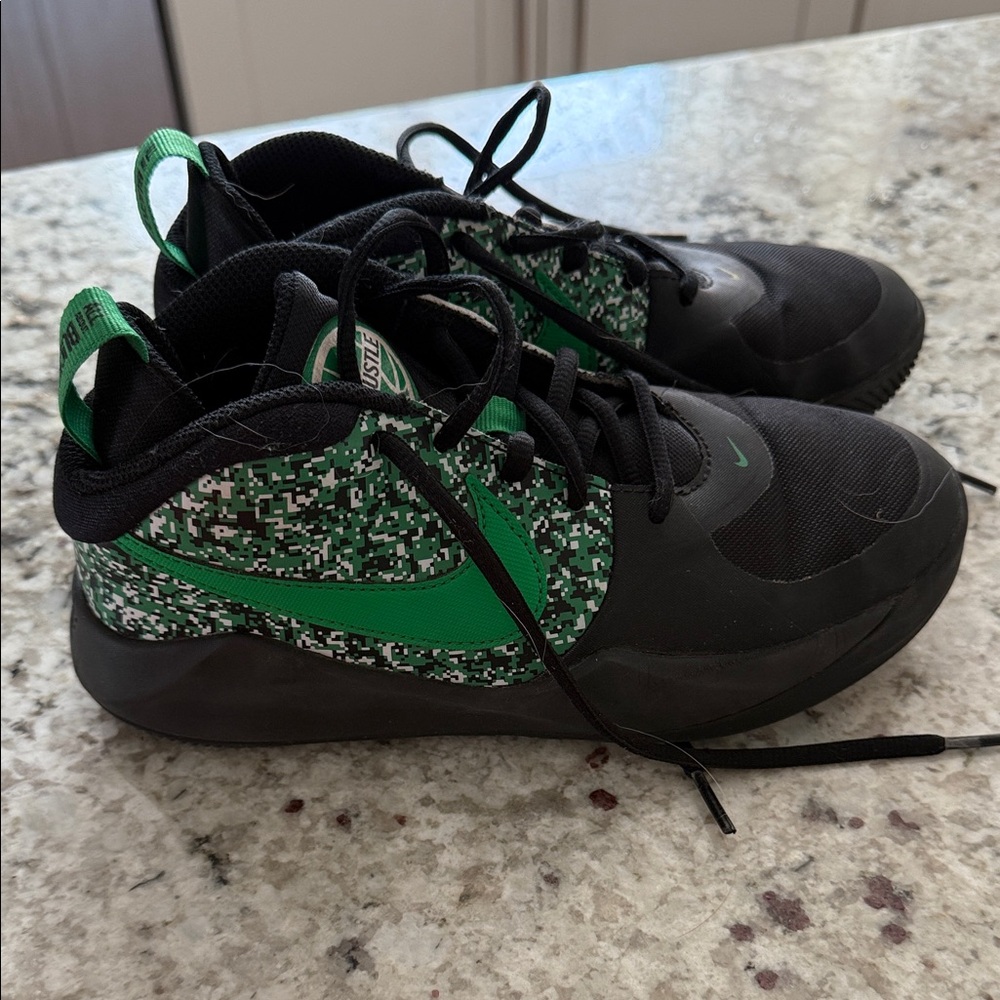 Nike Kids Black and Green Sneakers